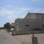 Apartment Zlatoperka *