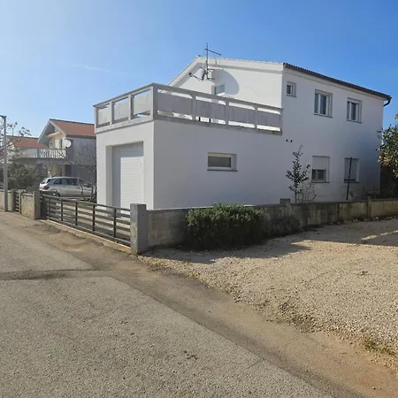 Zlatoperka Apartment *