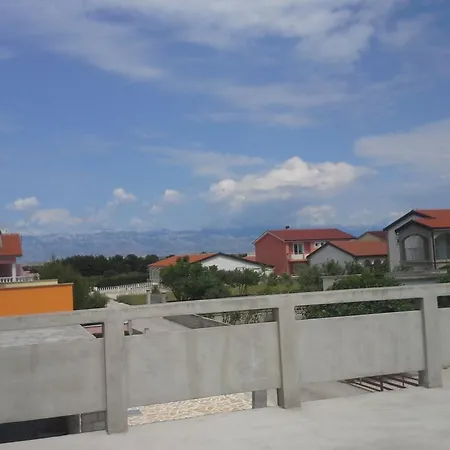 Zlatoperka Apartment Vir