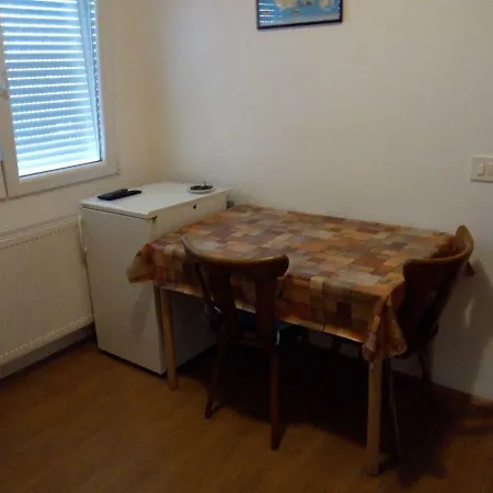 Apartment Zlatoperka *